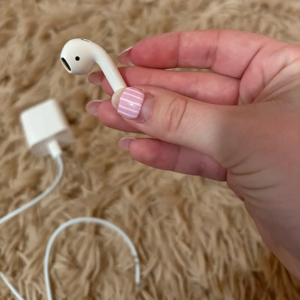 2nd Generation AirPods & Charger - Picture 8 of 8